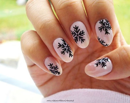 Snowflake Winter Manicure 